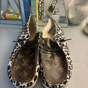 Custom LV Leopard Print Hey Dudes